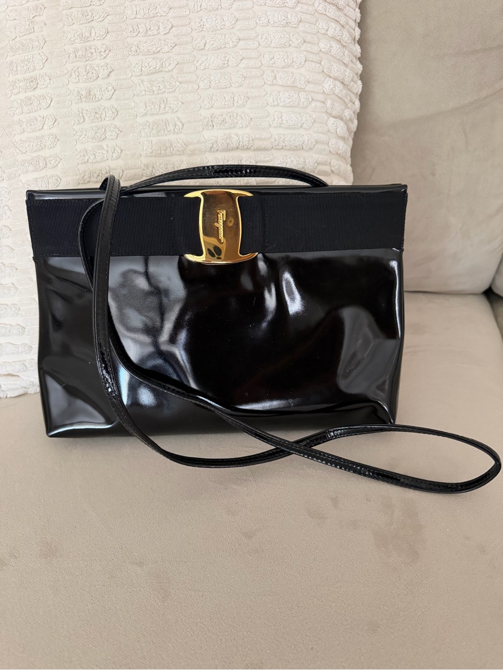 Authentic Salvatore Ferragamo Black Patent Vara Bow Wristlet Clutch GUC - Picture 7 of 14